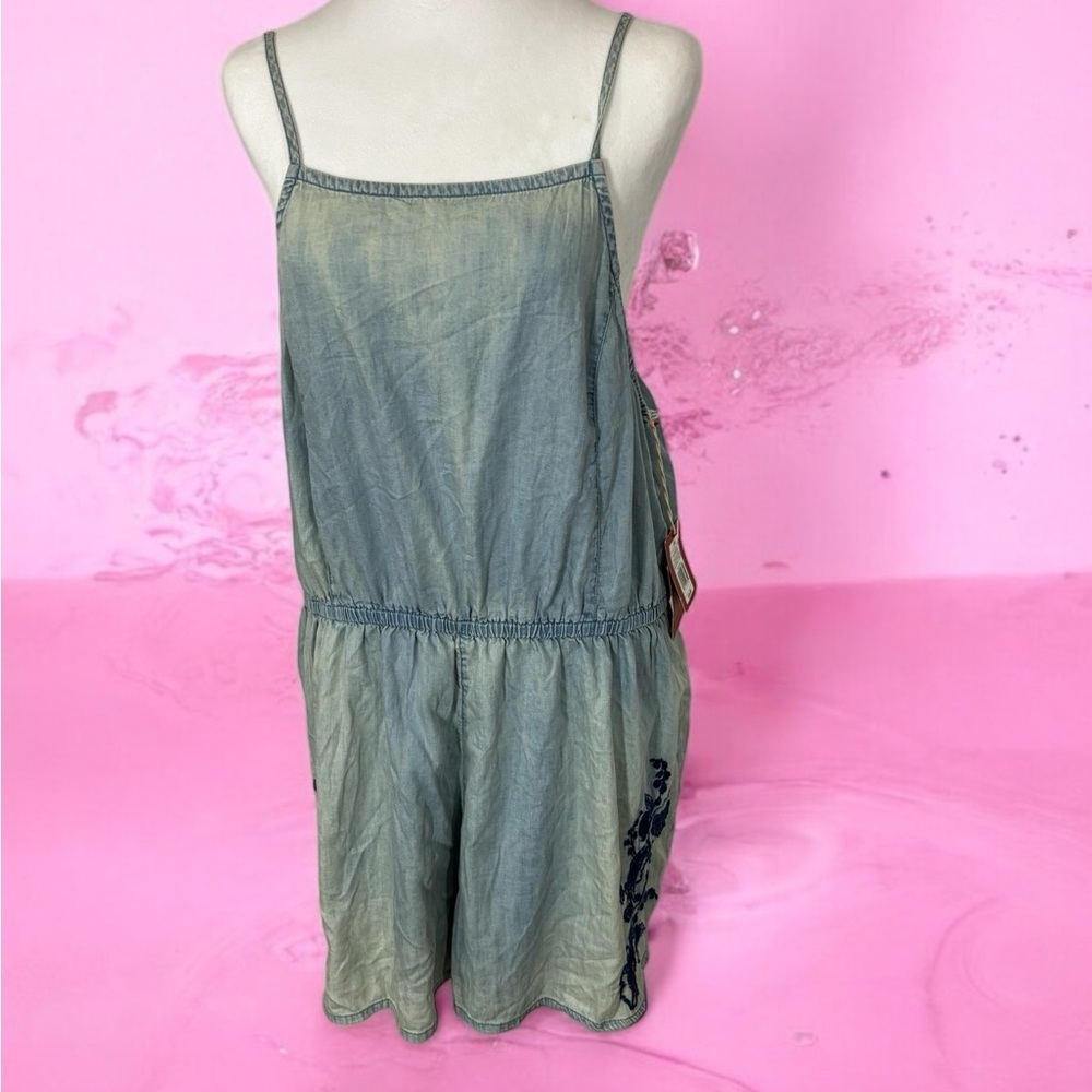 Mossimo Denim Jumper. Sz XXL. Exclusive of design with blue embroidery.